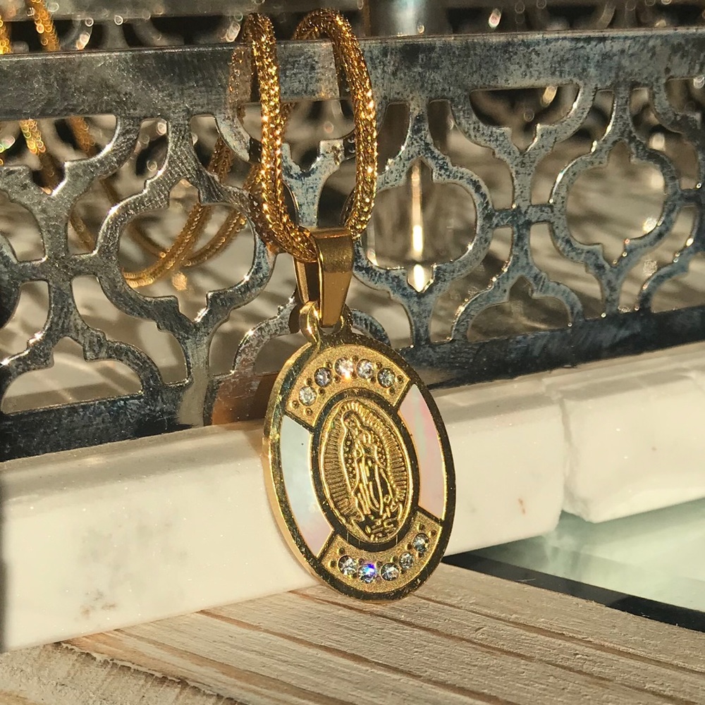 Virgen Mary pendant with Pearl details - Picture 5 of 8